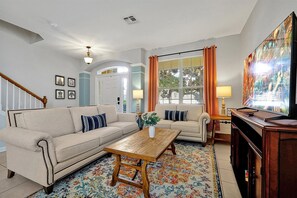 Älytelevisio, videopelejä, DVD-soitin, pöytäjalkapallopöytä