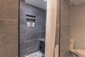 Douche, serviettes fournies