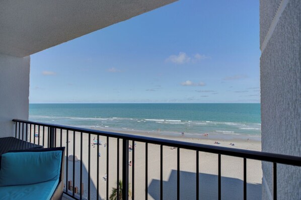 On the beach - Oceanfront sleeps six gorgeous views of ocean (Myrtle Beach)