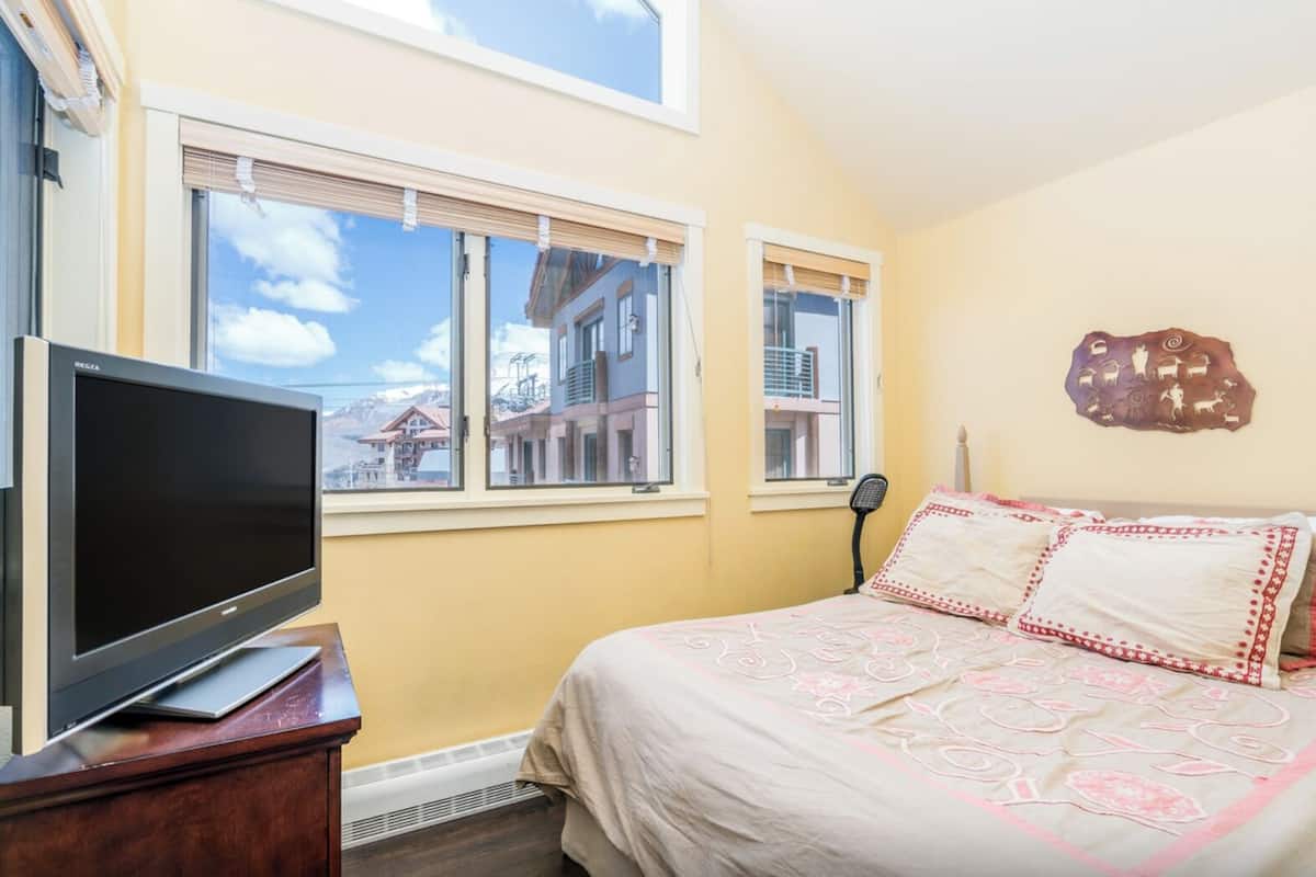 Studio, 1 Bedroom, Balcony | Free WiFi, bed sheets