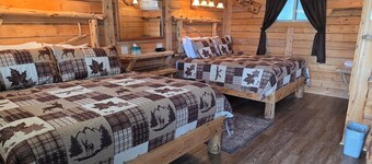 Basecamp 1: King and Queen bed for a relaxed family stay at the Cedaredge Lodge