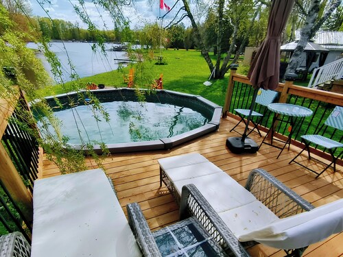 Cozy Waterfront Cottage with Sauna/BBQ/pool/Wifi/Tea House