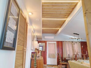 Interior - Cozy Waterfront Cottage with Sauna/BBQ/Pool/Wifi/Tea House (Brechin)