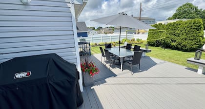 Cozy 3-Bedroom House in Farmingdale! Near Bethpage Black, Village and Train!