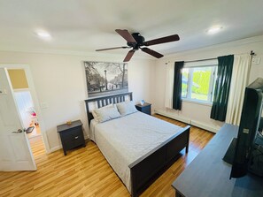 3 bedrooms, iron/ironing board, free WiFi, bed sheets