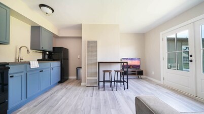 Cozy Updated Apartment Walking Distance to Downtown Fruita