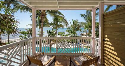 Wreckers House King Room at Grassy Flats