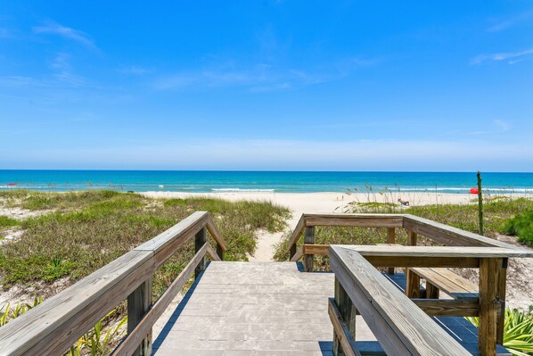 Beach nearby - Elegant Indialantic Townhome Retreat W/ Private Balconies, Patio & BBQ Grill! (Indialantic)