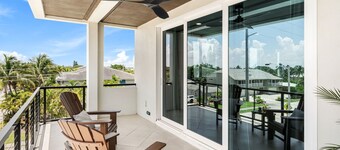 Seaside Indialantic Escape – Sleek Townhome with Private Balconies & Patio!