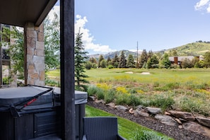 Property grounds - Unbeatable Location: Sleeps 5, Ski Access Across the Street,  Private Hot Tub, Walk to the Lift (Park City)