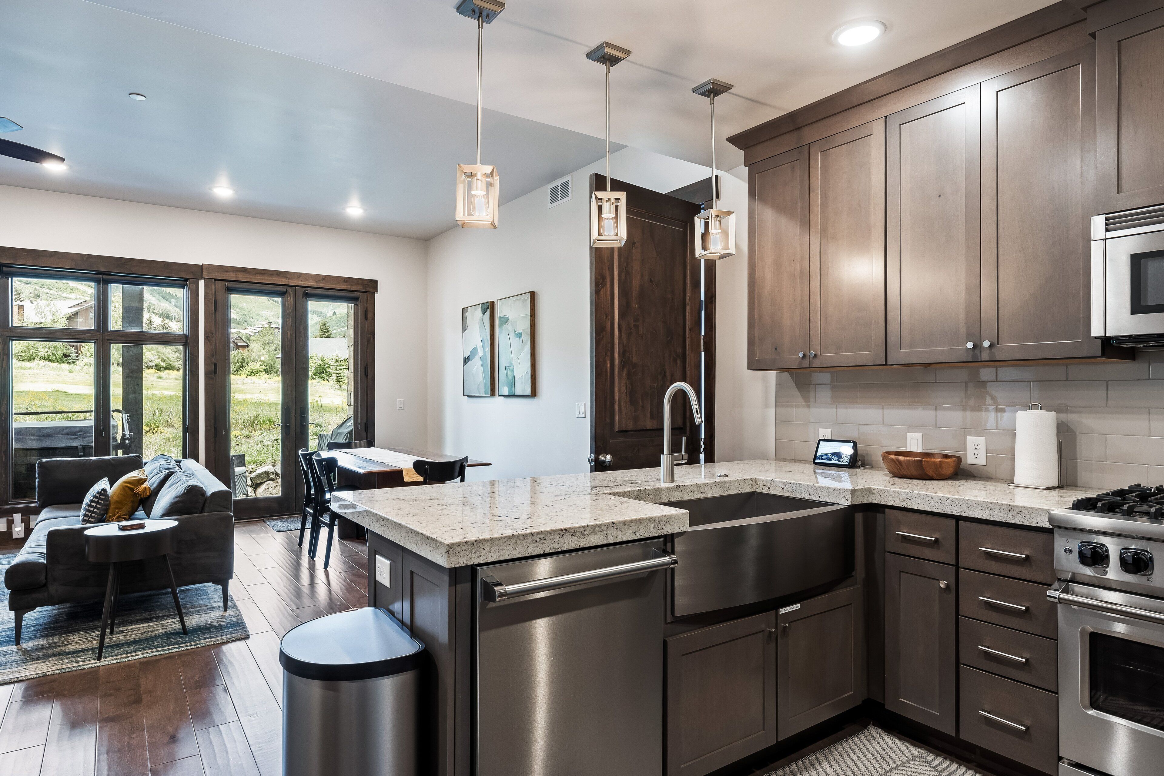 Køleskab, mikrobølgeovn, ovn, kogeplade