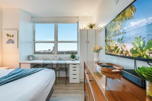 3 bedrooms, desk, iron/ironing board, free WiFi