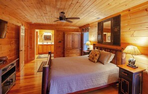 4 bedrooms, desk, WiFi (free), bed sheets - Secluded Wooded Retreat | Hot Tub, Game Room, Fire Pit | 15 minutes to Blue Ridge (Blue Ridge)