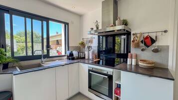 Fridge, microwave, oven, dishwasher