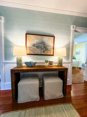 3 chambres, fer et planche à repasser, Wi-Fi, draps fournis