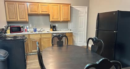 Spacious 3 bedroom apartment 3 miles from Wolf Creek Dam. Pet friendly!