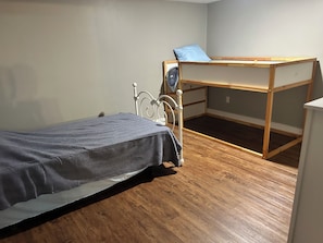 3 bedrooms, WiFi, bed sheets, wheelchair access