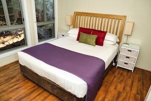 Iron/ironing board, bed sheets