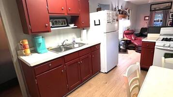 Fridge, microwave, oven, coffee/tea maker