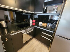 Fridge, microwave, oven, stovetop - Spacious and comfortable apartment in the best area of Providencia (Santiago)