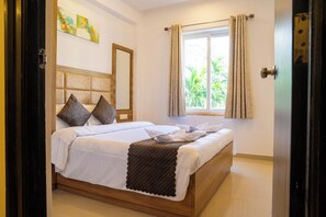 Leilighet – deluxe, 2 soverom, balkong, bassengutsikt | Strykejern/-brett og wi-fi (inkludert)