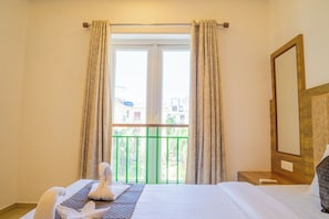 Deluxe Apartment, 2 Bedrooms, Balcony, Pool View | Iron/ironing board, free WiFi - Goan Hideaway - Dos (Arpora)