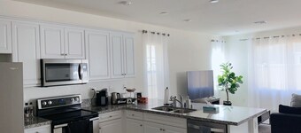 Spacious 4-bedroom house with WiFi, AC in peaceful Chino