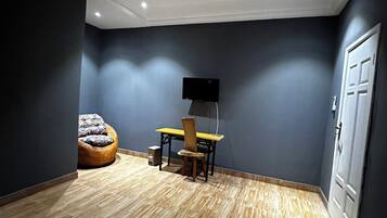 7 habitaciones, tabla de planchar con plancha, wifi y ropa de cama