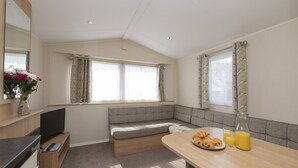 Unclassified image, 4 of 25, button - Sunseeker Caravan by Belvilla (Looe)