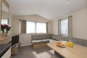 Living area - Sunseeker Caravan by Belvilla (Looe)