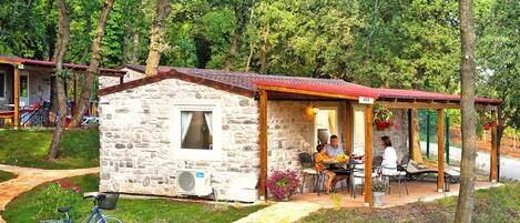 Mobile Home | Outdoor dining