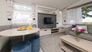 Mobile Home | Dining
