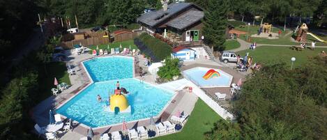 ラグジュアリー モバイルホーム | プール | 屋外プール