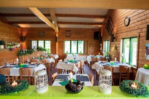 Mobile Home | Dining