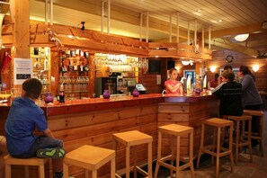 كارافان | بار (في المنشاة)