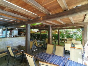 Mobile Home | Outdoor dining