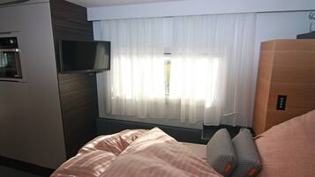 Mobile Home | 1 bedroom, individually furnished