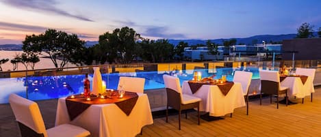 Mobile Home | Outdoor dining