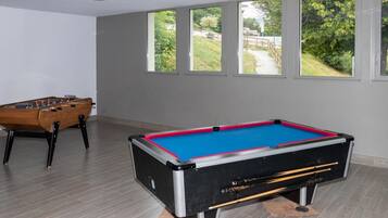 Asuntovaunu | Pelihuone