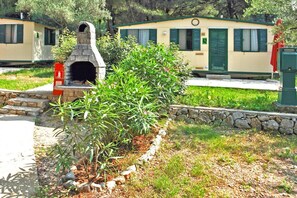 Mobile Home | Garden - Mobile Home in Cres Near Pebble Beach (Cres)