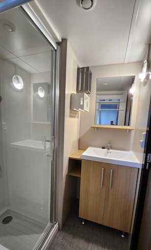 Mobile Home | Bathroom