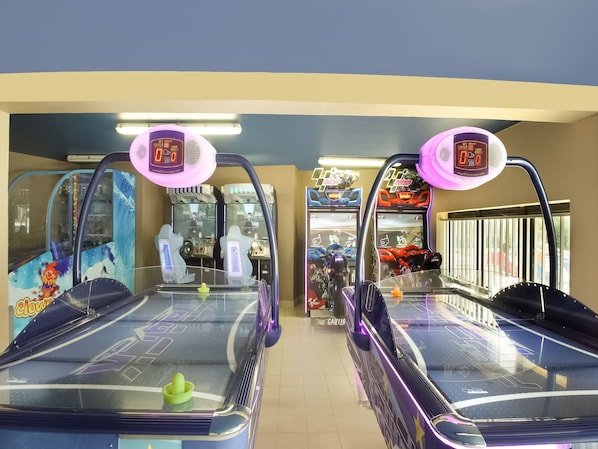 Games room - Mobile Home With Plancha & Pool Access (Saint-Jean-de-Monts)