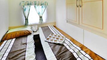 Mobile Home | 3 bedrooms, individually furnished, bed sheets