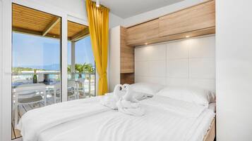 Mobile Home | 2 bedrooms, individually furnished