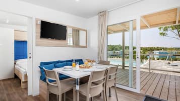 Mobile Home | Living room