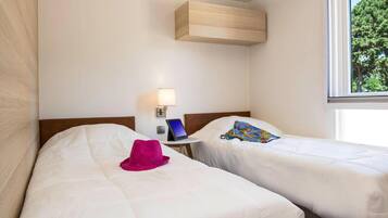 Mobile Home | 2 bedrooms, individually furnished