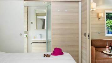 Mobile Home | 2 bedrooms, individually furnished