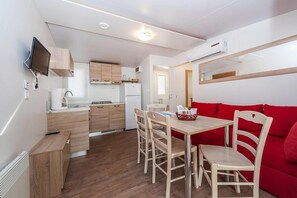 ラグジュアリー モバイルホーム | リビングルーム