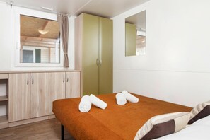 Mobile Home | 2 bedrooms, individually furnished