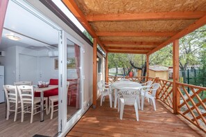 Mobile Home | Outdoor dining - Mobile Home in Starigrad by Pebble Beach (Starigrad)
